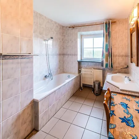 Сasa de vacaciones Charming In Brisy, Cleaning Included Brisy