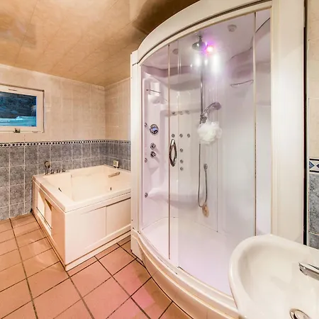 Charming In Brisy, Cleaning Included Сasa de vacaciones